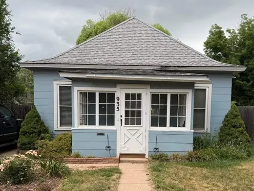Before: faded blue cottage with dull trim, Elements Painting project on the Colorado Front Range